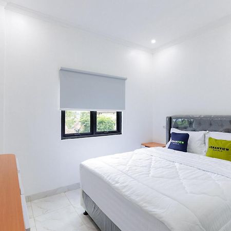 Urbanview Hotel Amira Syariah Bogor Pamoyanan Exterior foto