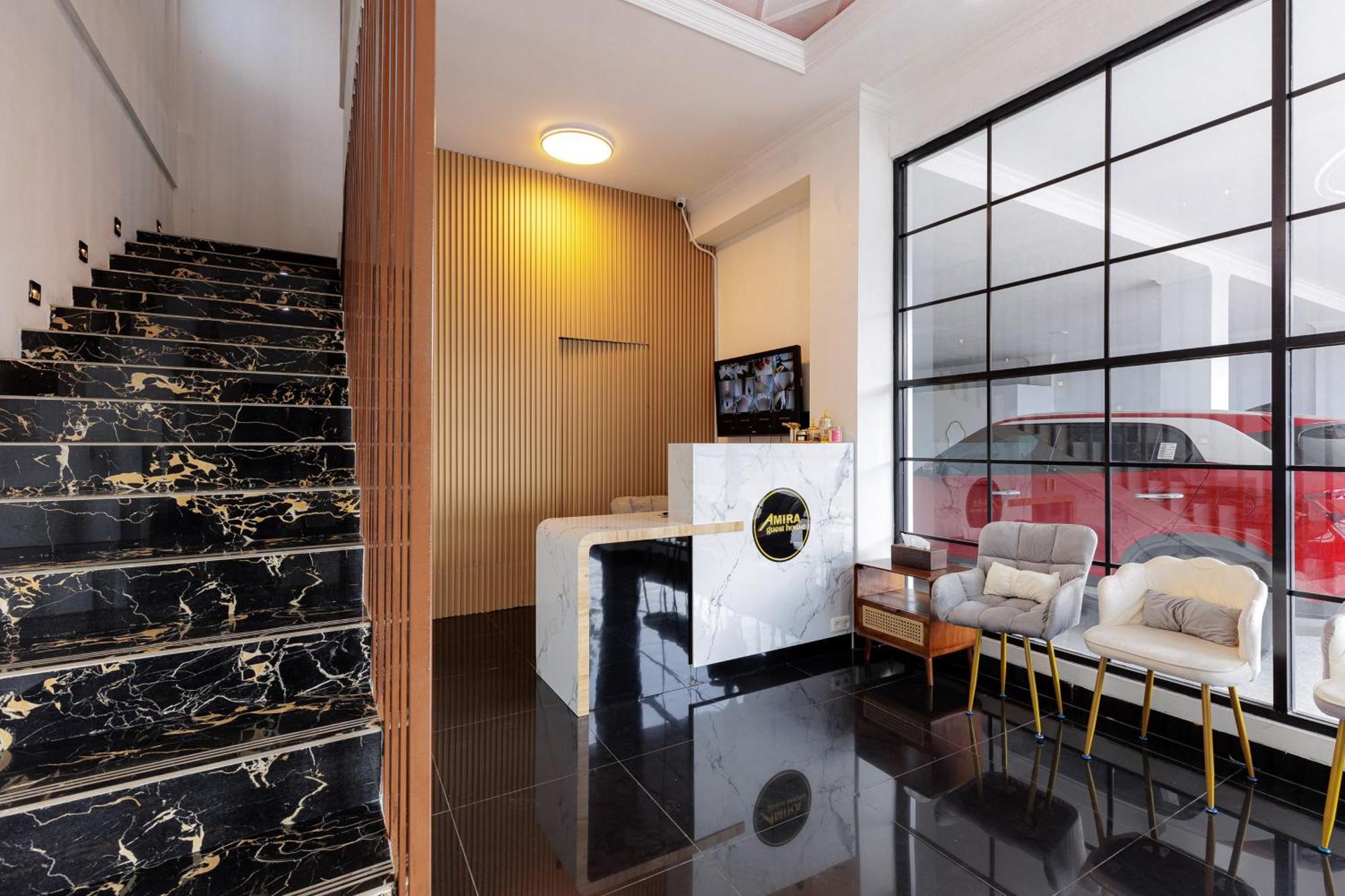 Urbanview Hotel Amira Syariah Bogor Pamoyanan Exterior foto